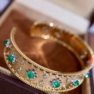 18K金钻石镶嵌 主石1.9克拉 高贵时尚 优雅气质 天然祖母绿手镯