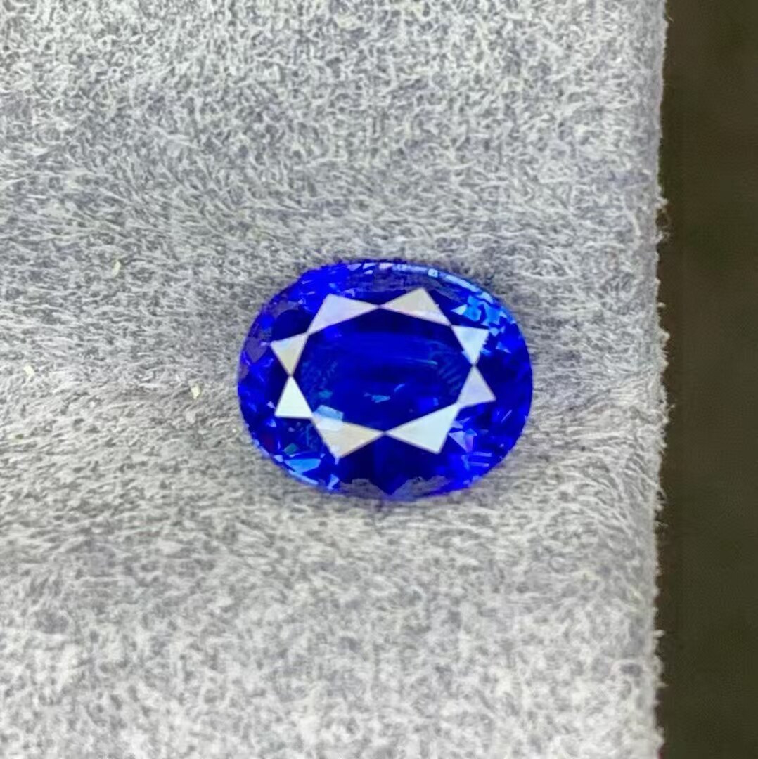 天然无烧斯里兰矢车菊蓝宝石裸石 重量1.25ct 规格7.8*6.08*3.22