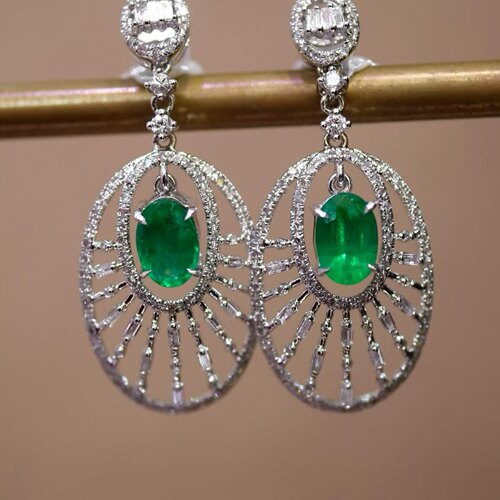 18K钻石镶嵌 天然祖母绿耳环 主石1.01克拉 上耳很有灵动感超精致