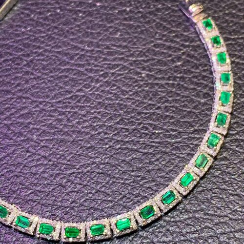 18K金钻石镶嵌 天然祖母绿手链 主石2.27克拉 散发温柔迷人的魅力