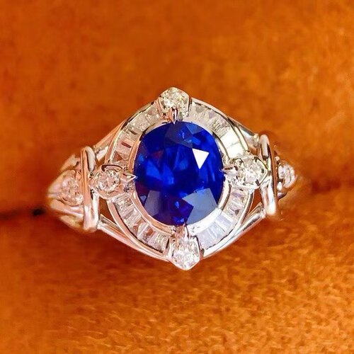 18K金钻石镶嵌 天然皇家蓝宝石戒指 主石1.23克拉 色泽浓郁复古风