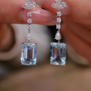 清澈透亮 主石7.35克拉 修饰脸型 圣玛利亚海蓝宝耳环 18K金镶嵌