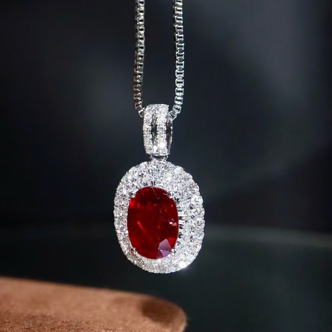 18K金钻石镶嵌 天然红宝石吊坠 主石0.8克拉 颜色火辣 高级显白
