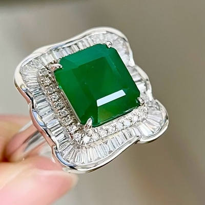 18K金钻石镶嵌 吉尔德时髦高贵祖母绿戒指 主石3.74克拉 颜色浓绿