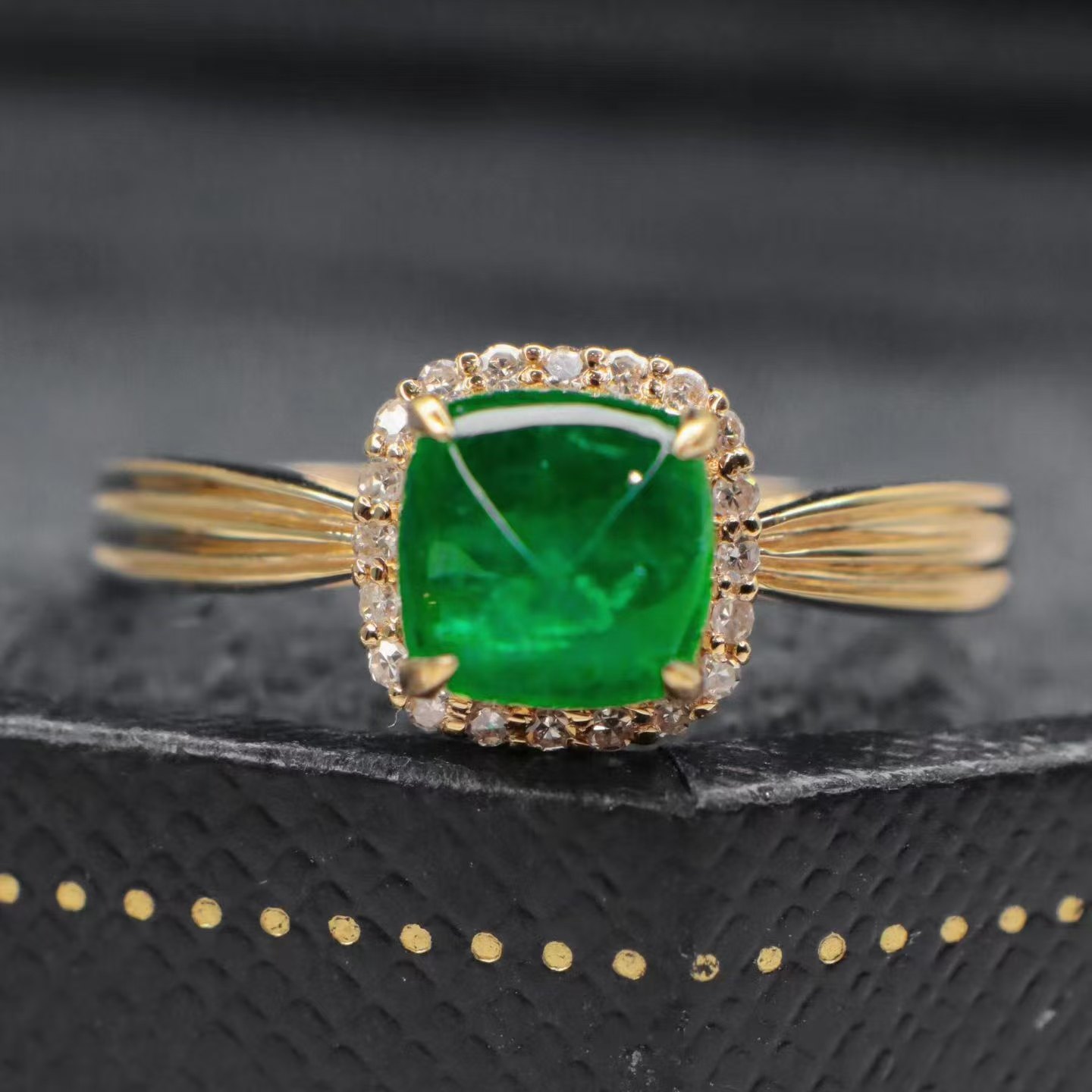 18K金钻石镶嵌 天然祖母绿糖塔戒指 主石1.35克拉 透绿荧光好,珠宝/钻石/翡翠,手饰,淘宝优惠券,粉丝福利购,淘宝优惠卷