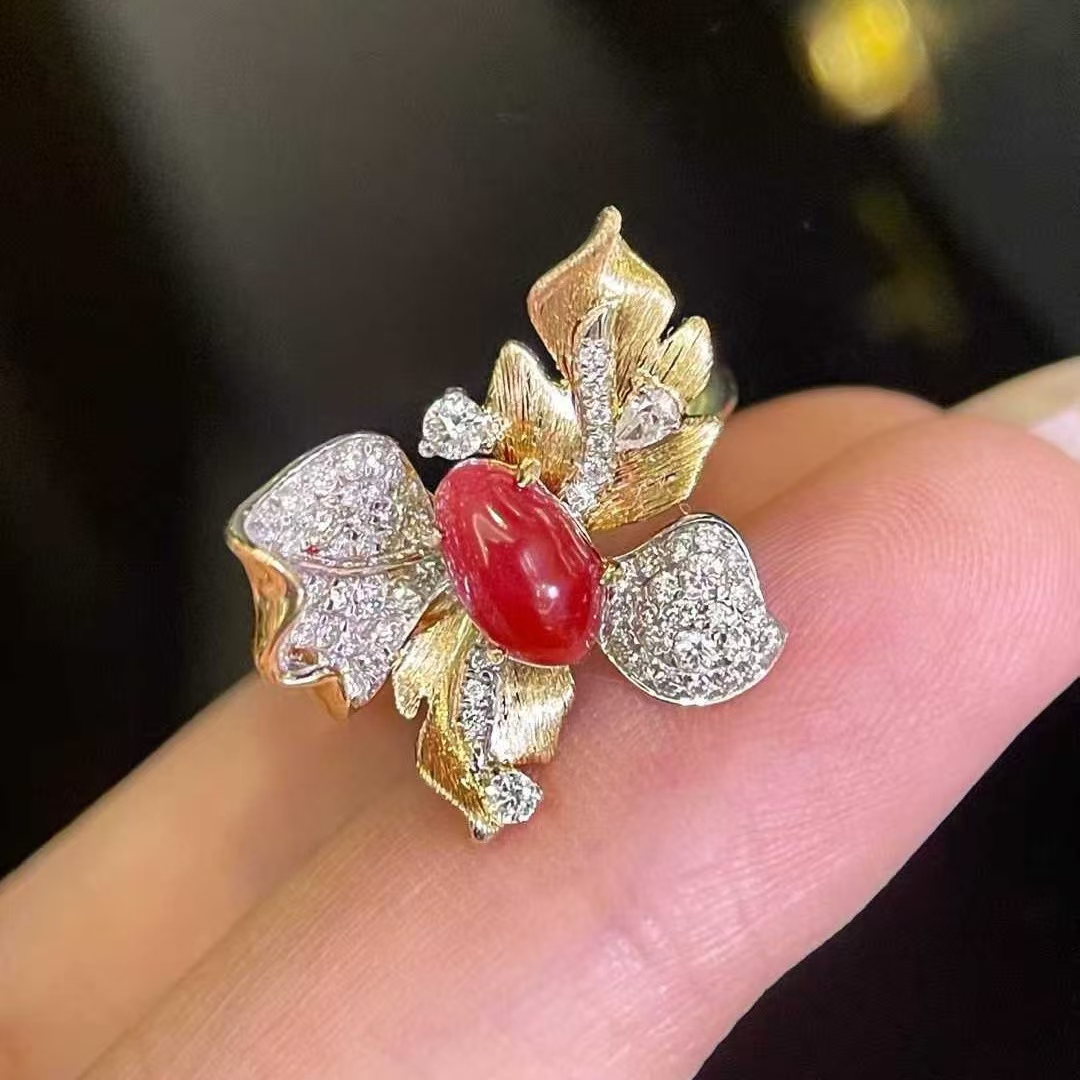 18K金钻石镶嵌 天然海螺珠戒指 主石1.16克拉 蝴蝶设计生动活泼