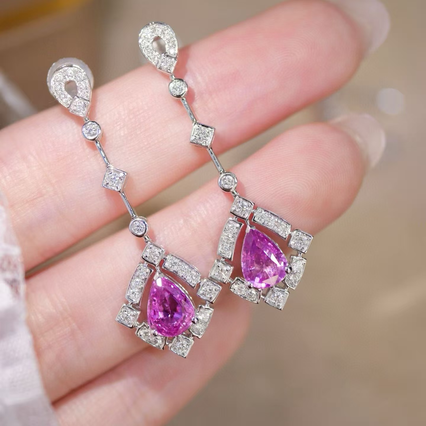 18K金钻石镶嵌 天然无烧帕帕拉恰耳环 主石2.13克拉 晶体火彩明亮