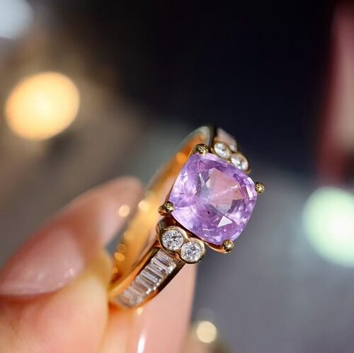 18K金钻石镶嵌 天然无烧粉蓝宝石戒指 主石2.01克拉 甜蜜梦幻色彩