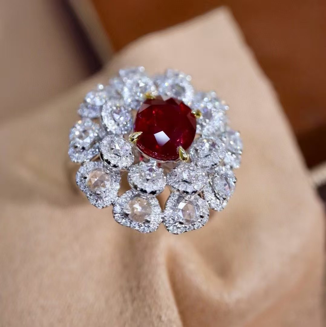 18K金钻石镶嵌 鸽血红宝石戒指 主石3.14克拉 大气高贵浪漫而美好