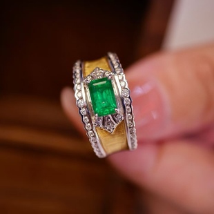 经典 18K金钻石镶嵌 精致分色工艺 主石0.8克拉 不过时 祖母绿戒指