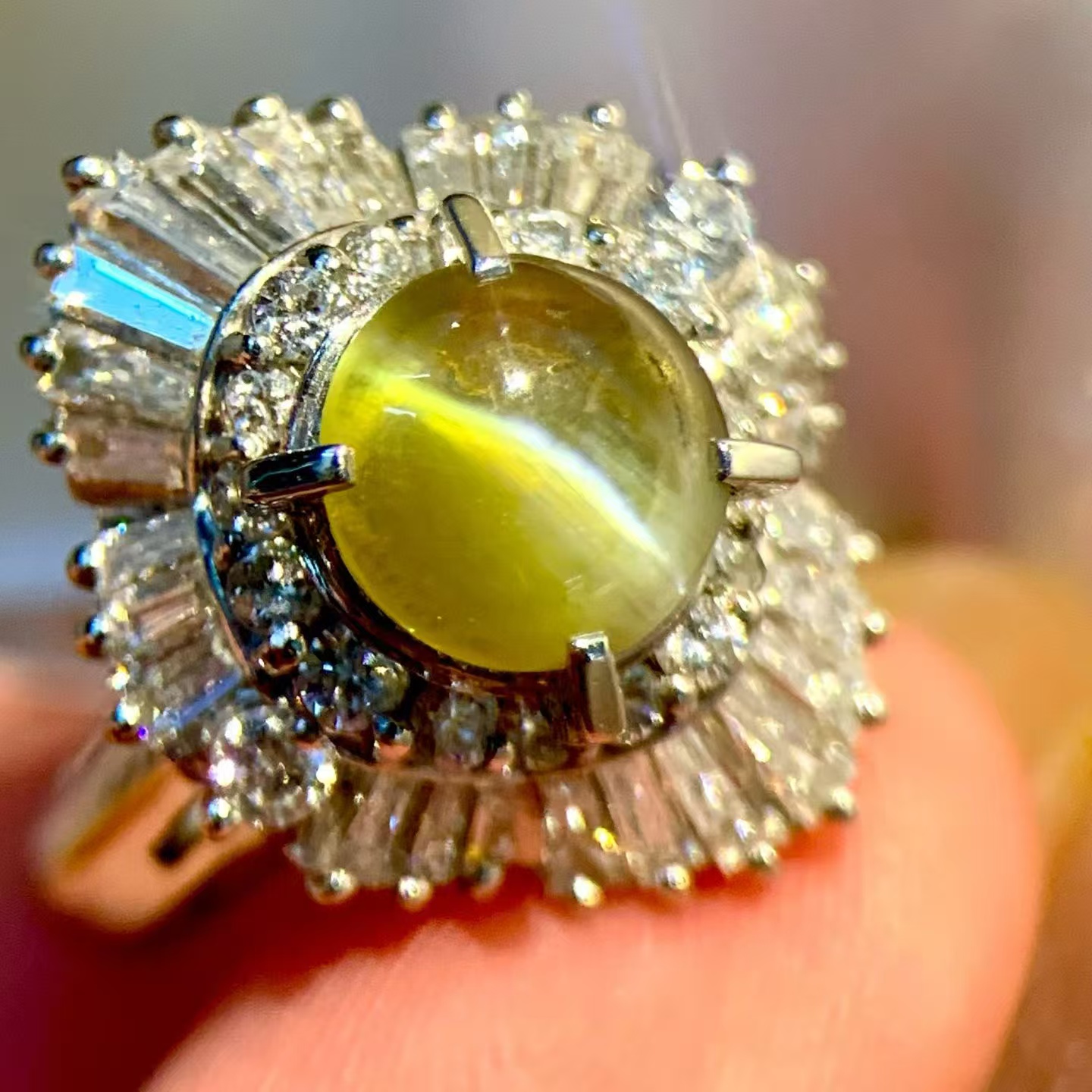 金绿猫眼石戒指 深邃神秘 栩栩生辉 主石1.99克拉 眼线犀利