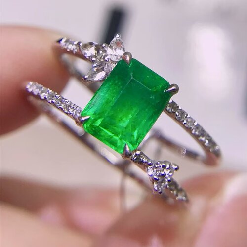 18K金钻石镶嵌 天然鲜绿色祖母绿戒指 主石1.2克拉 高净度火彩好