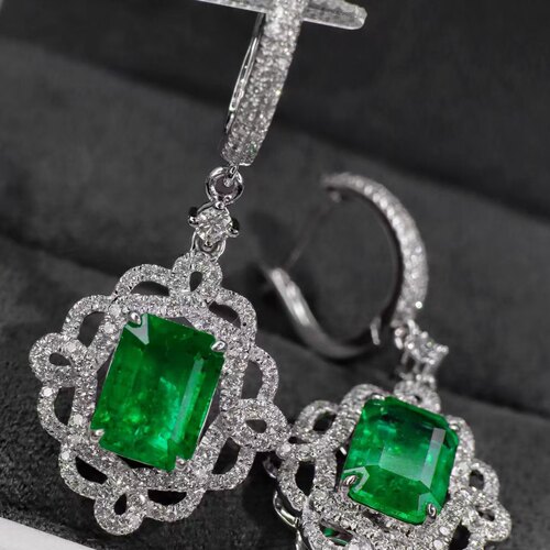 18K金钻石镶嵌天然精品祖母绿耳环主石3ct 晶体干净通透 颜色明亮