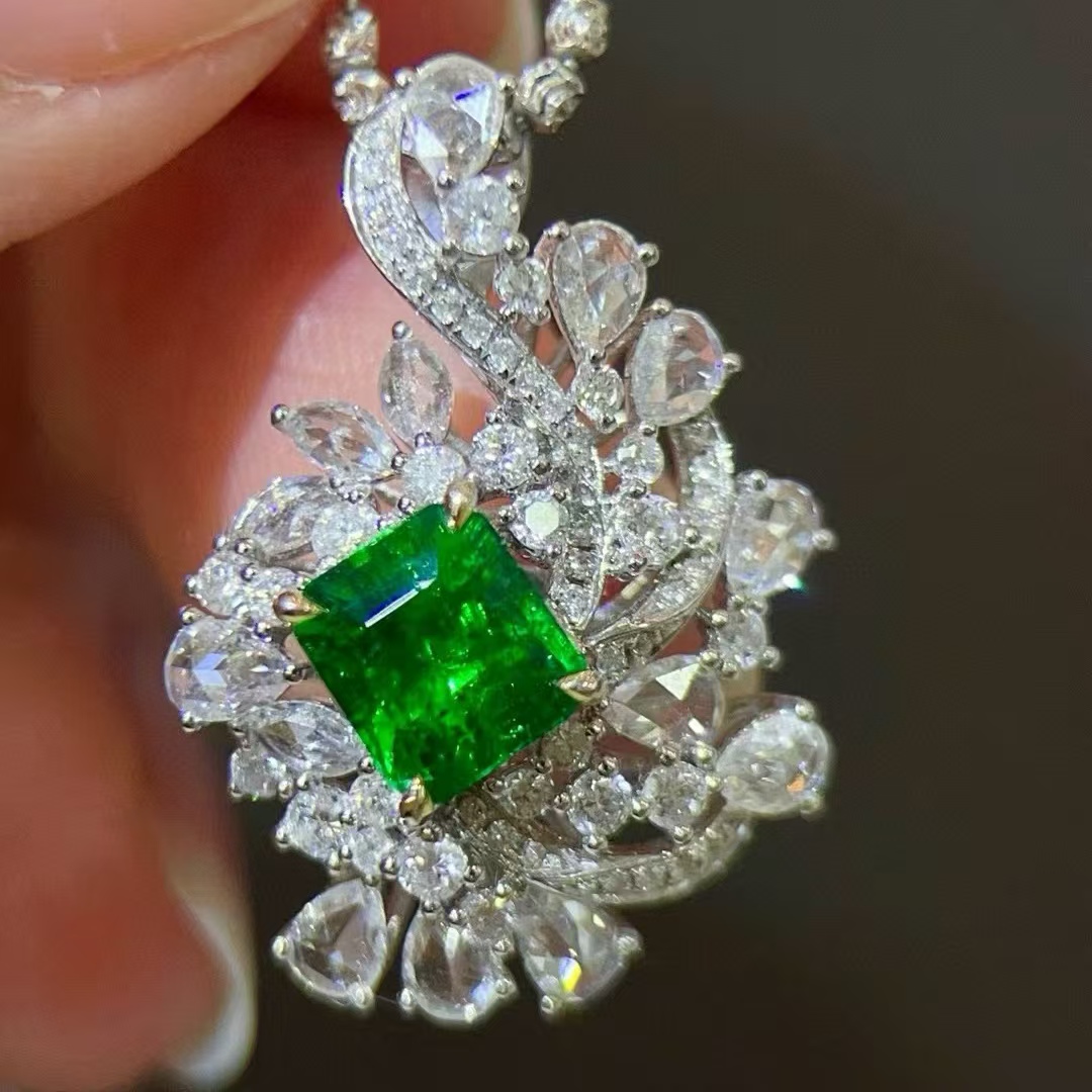 18K金钻石镶嵌 祖母绿戒指/吊坠两用款 主石1.1克拉 精美设计