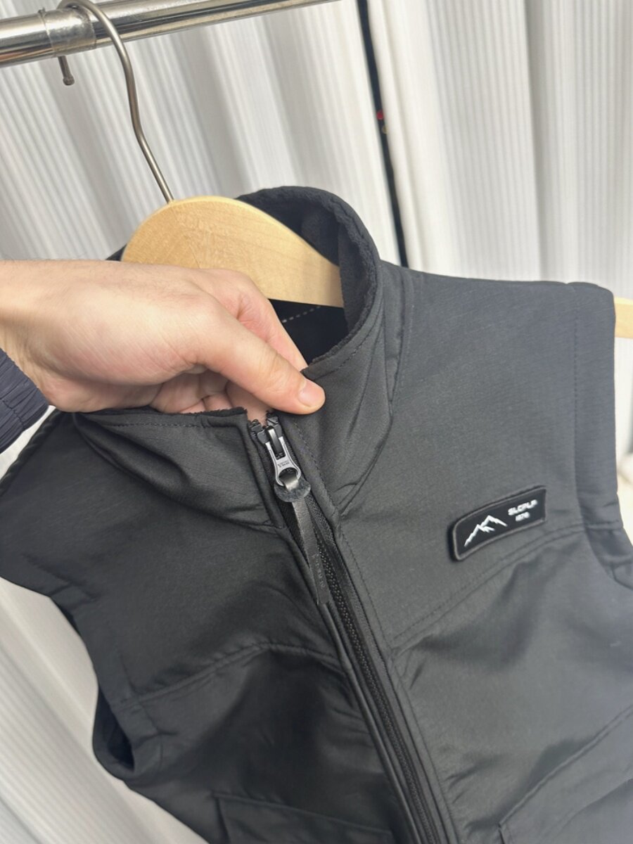 솜씨가 대단해요  봄 남성과 여성의 대외 무역 방풍 및 발수 플러스 벨벳과 따뜻한 하이 엔드 스탠드 칼라 소프트 쉘 조끼 조끼