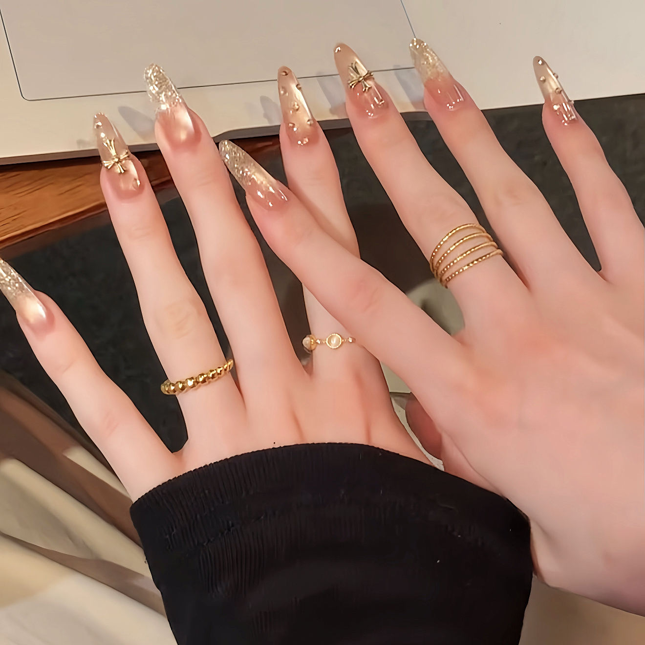 手工秋冬奶茶猫眼碎钻爆闪克罗心超显白高级感穿戴甲长款2025新款