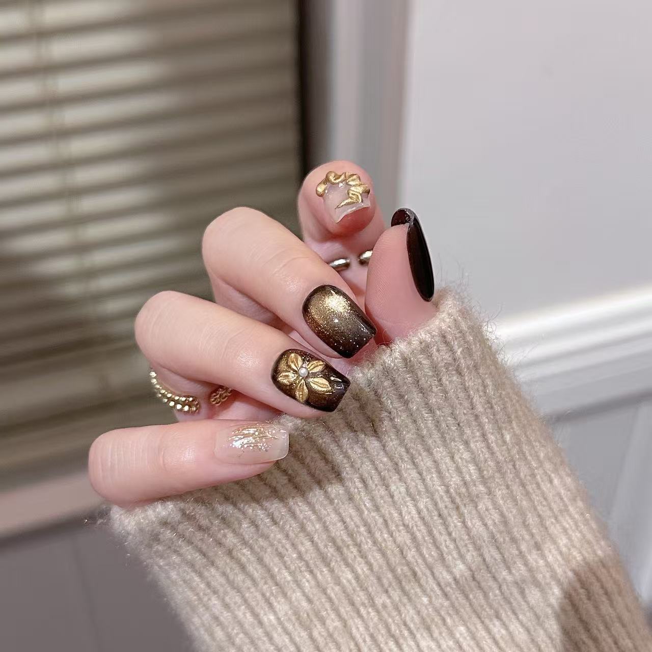 手工秋冬复古小众立体雕花老钱风美甲高级感穿戴甲短款2025新款