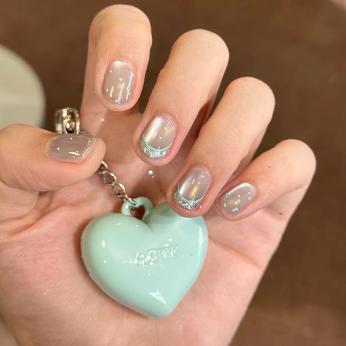 春夏白开水玻璃珠猫眼薄荷绿碎钻法式显白短款美甲穿戴甲高级感