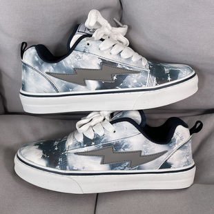 男情侣百搭运动滑板鞋 国潮男鞋 ins潮牌小众原创青花瓷闪电面包鞋