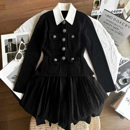 秋冬水钻针织修身显瘦百褶连衣裙