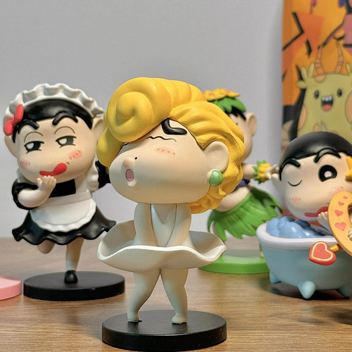 蜡笔小新搞怪cos系列盲盒梦露女仆卡通可爱手办桌面摆件装饰礼物