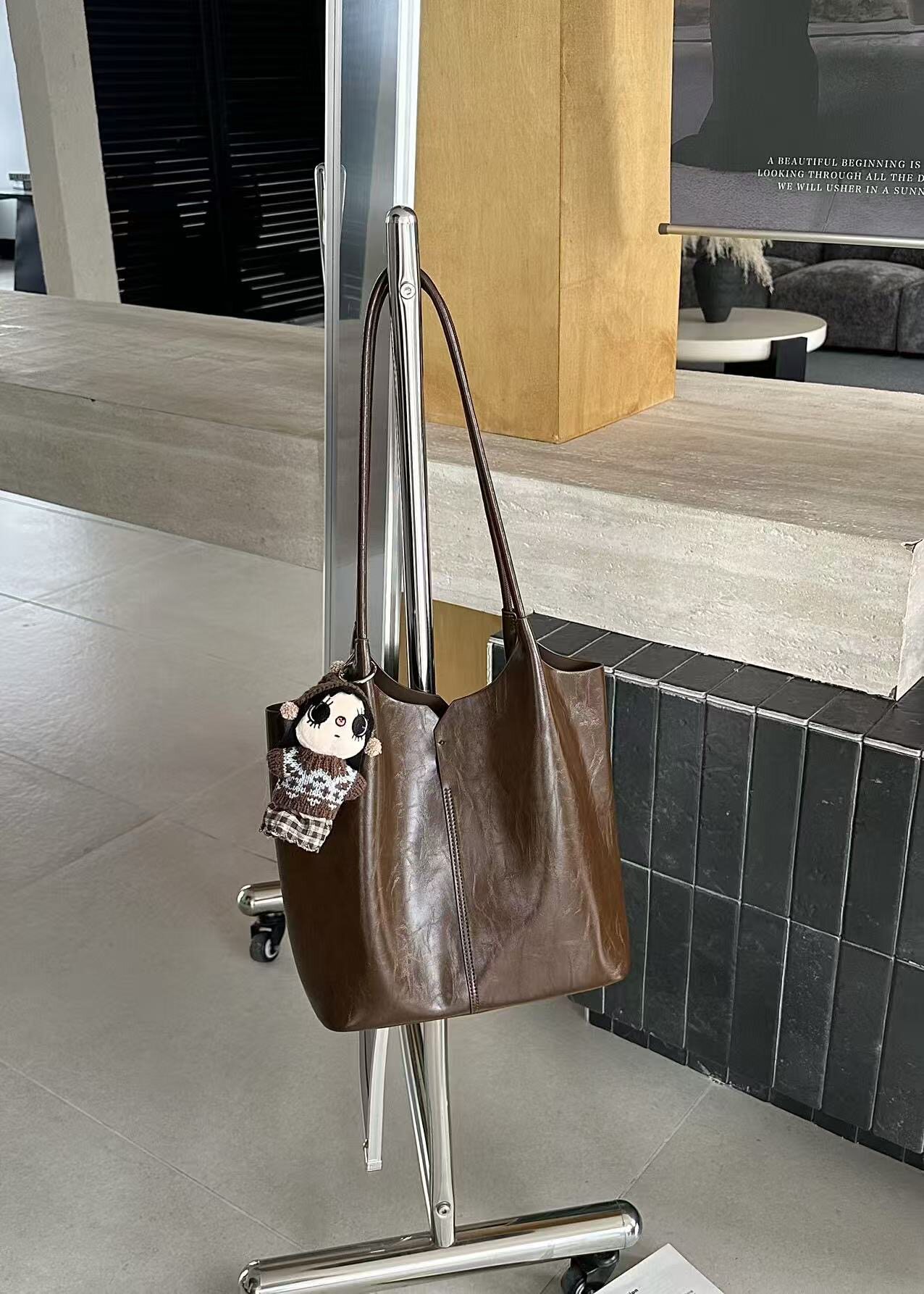 美缇女包油蜡托特水桶单肩大容量