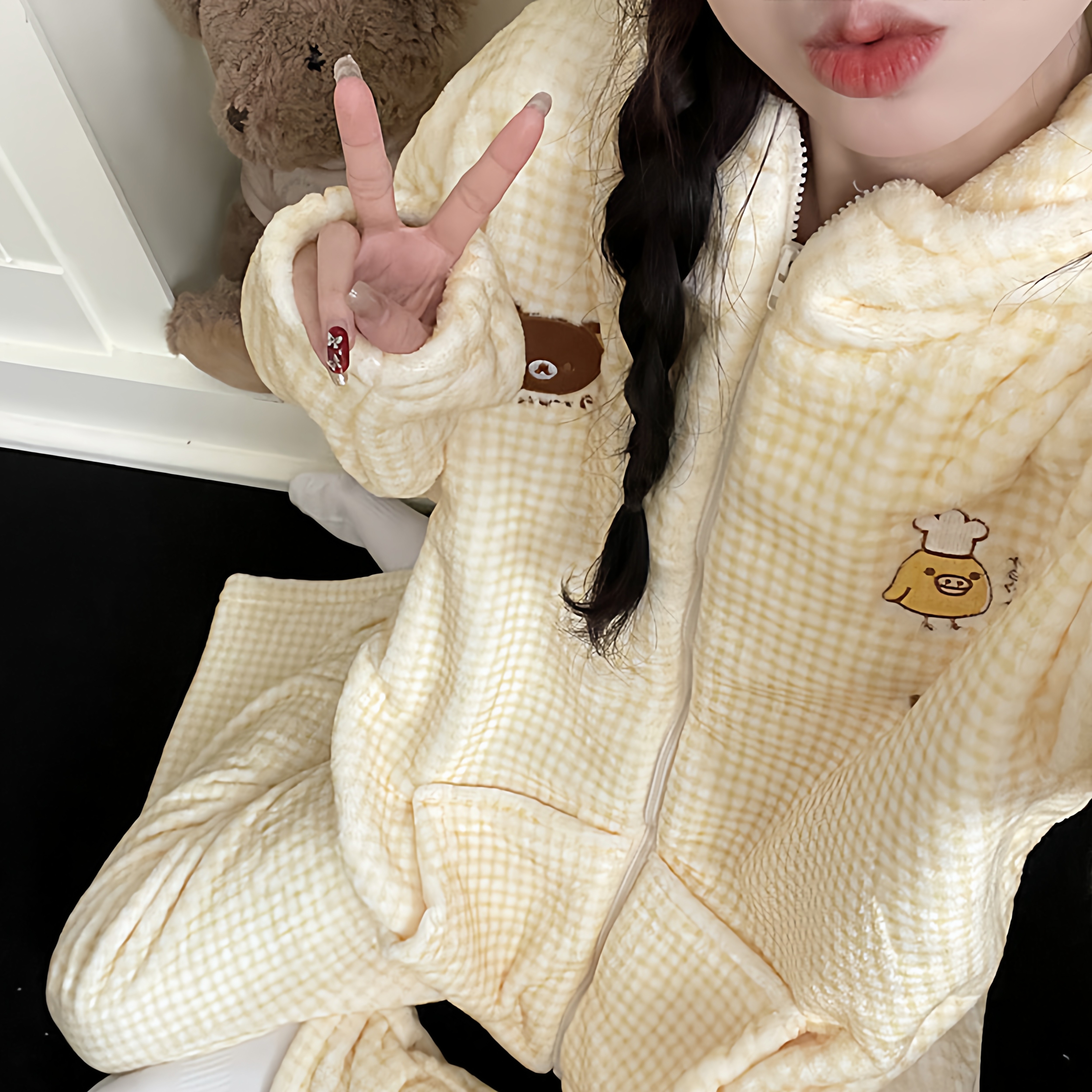 珊瑚绒睡衣女款秋冬季加厚加绒保暖法兰绒格子熊连帽毛绒家居服
