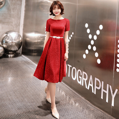 红色一字肩年会大气小晚礼服