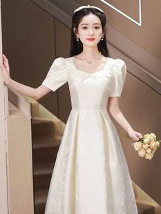 领证登记订婚白裙晚宴会气质小礼服女轻奢小众高端法式高级感秋冬