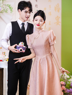 粉色旗袍敬酒服新娘2025新款订婚礼裙回门便装结婚当天穿的连衣裙
