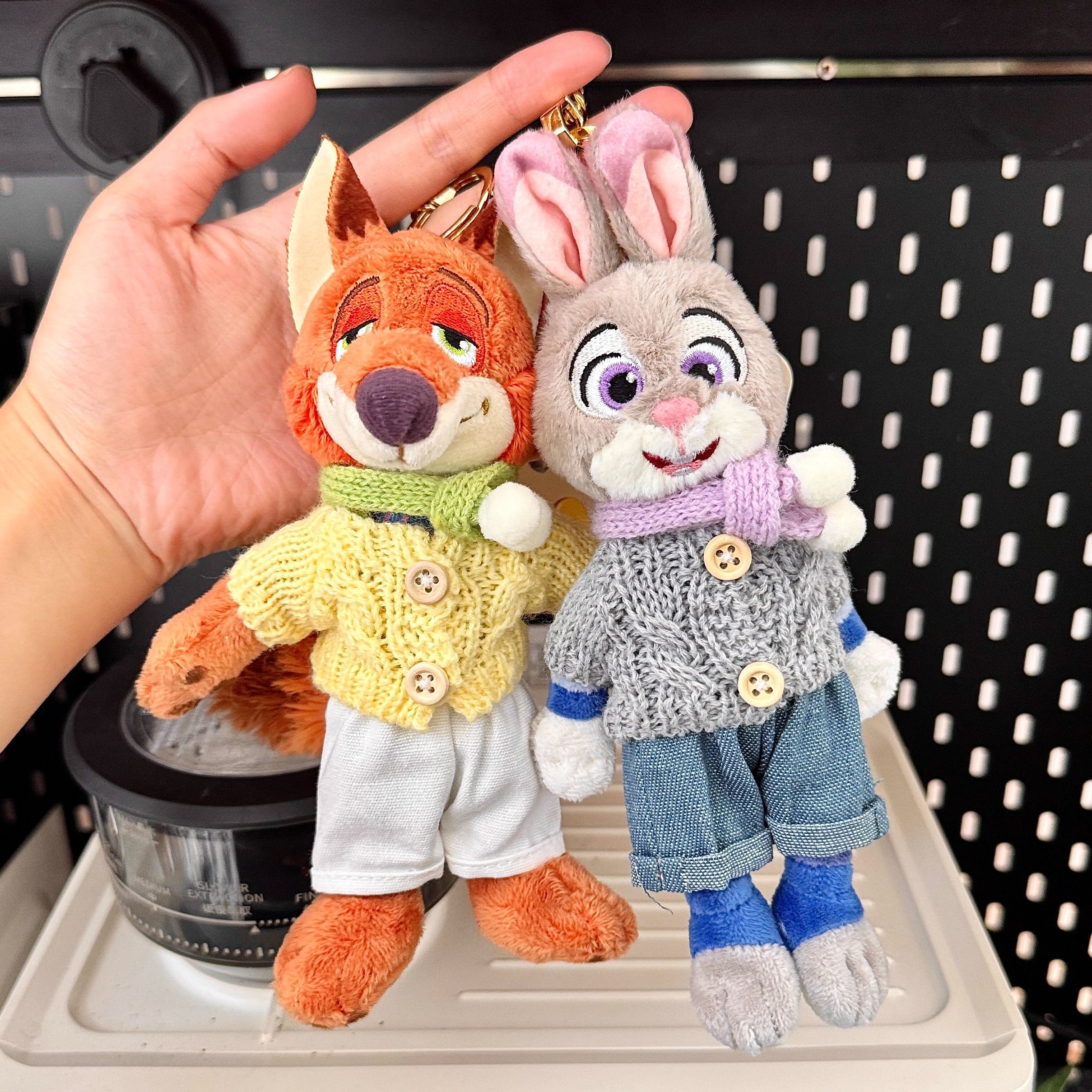 【正版】疯狂动物城尼克朱迪挂件迪士尼毛绒玩偶生日礼物情侣毛衣