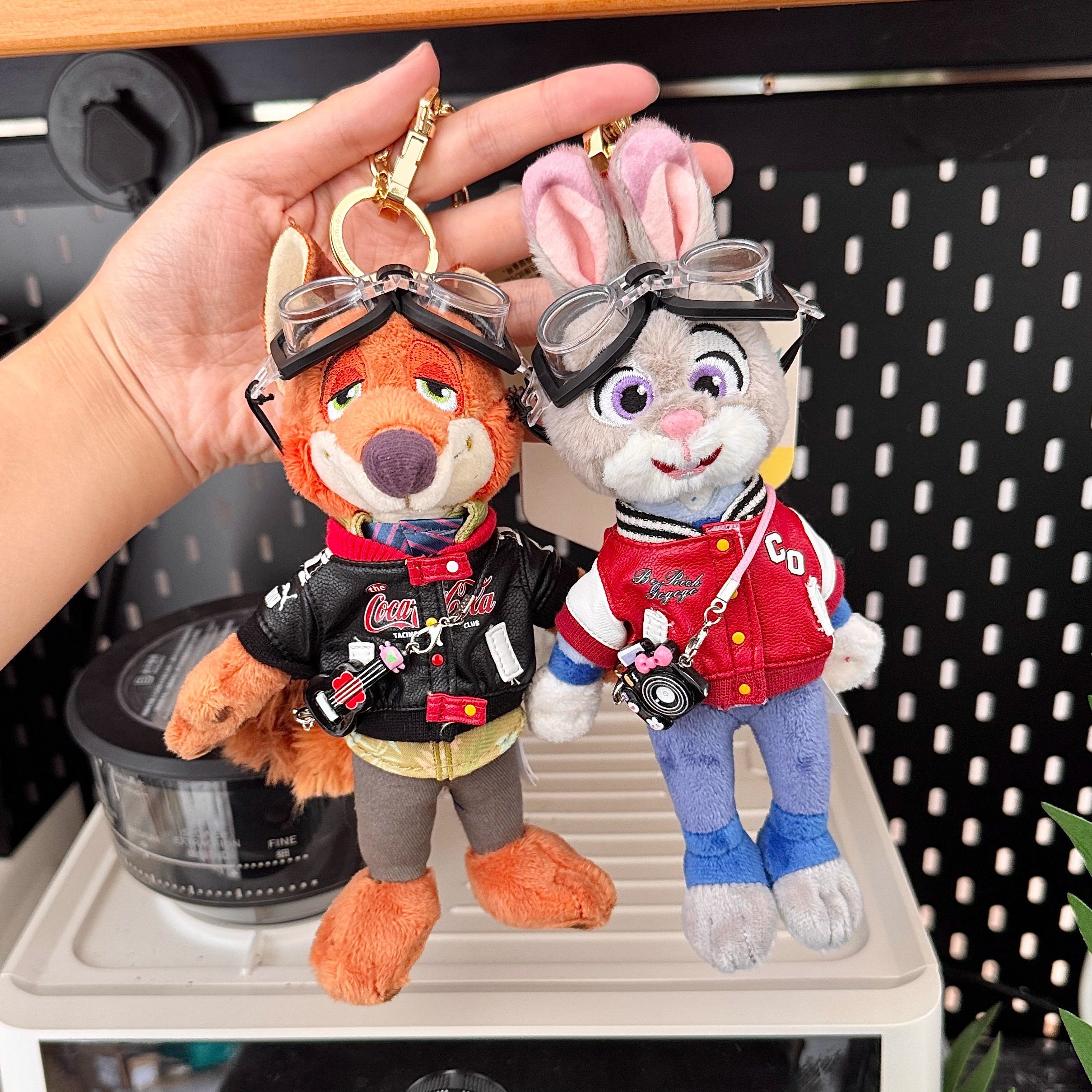 正版疯狂动物城尼克朱迪挂件迪士尼毛绒玩偶生日礼物情侣机车夹克