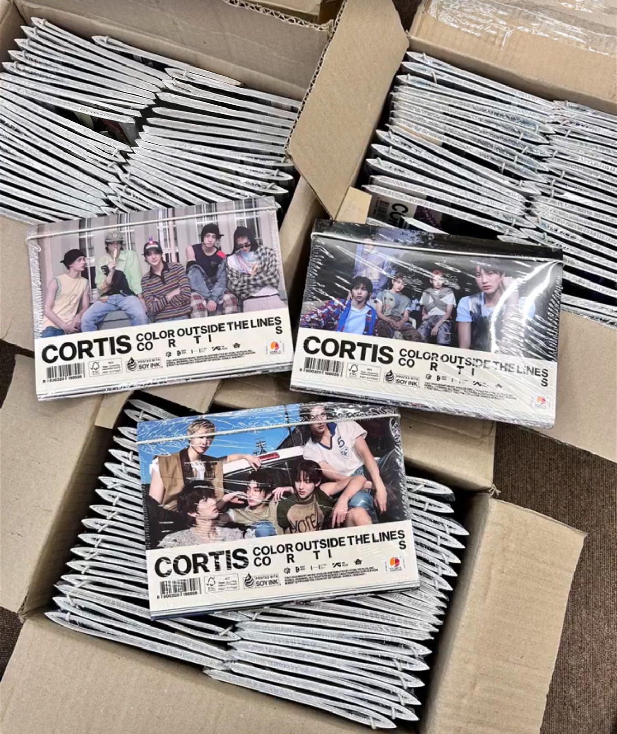 Полностью аутентичный дебютный АЛЬБОМ CORTIS COLOR OUTSIDE THE LINES новой мужской ГРУППЫ Big BLACK Изображение 1