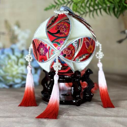 广西靖西纯手工绣球壮锦