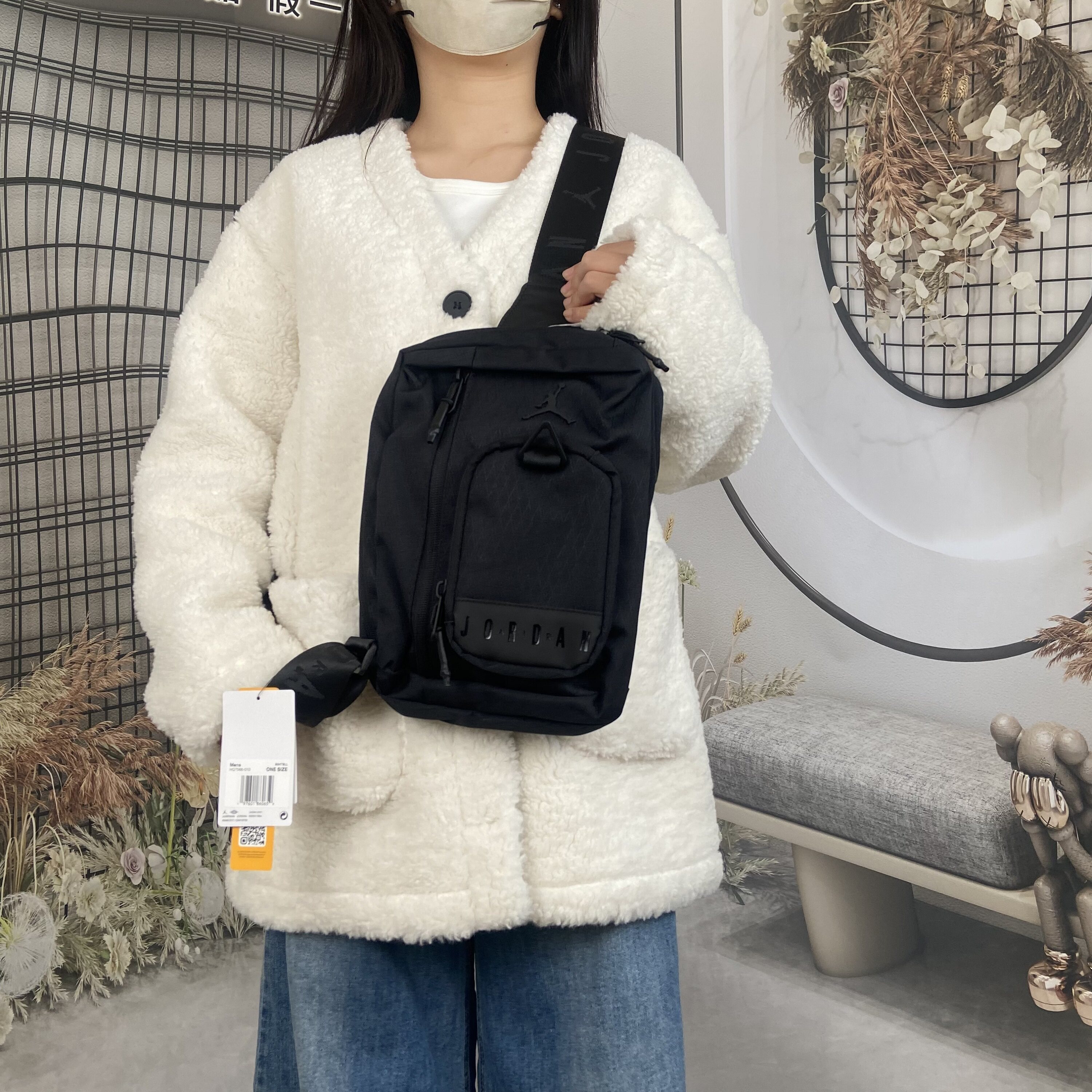 Jordan乔丹大容量单肩包2025春季新款运动包AJ斜挎包正品男女胸包