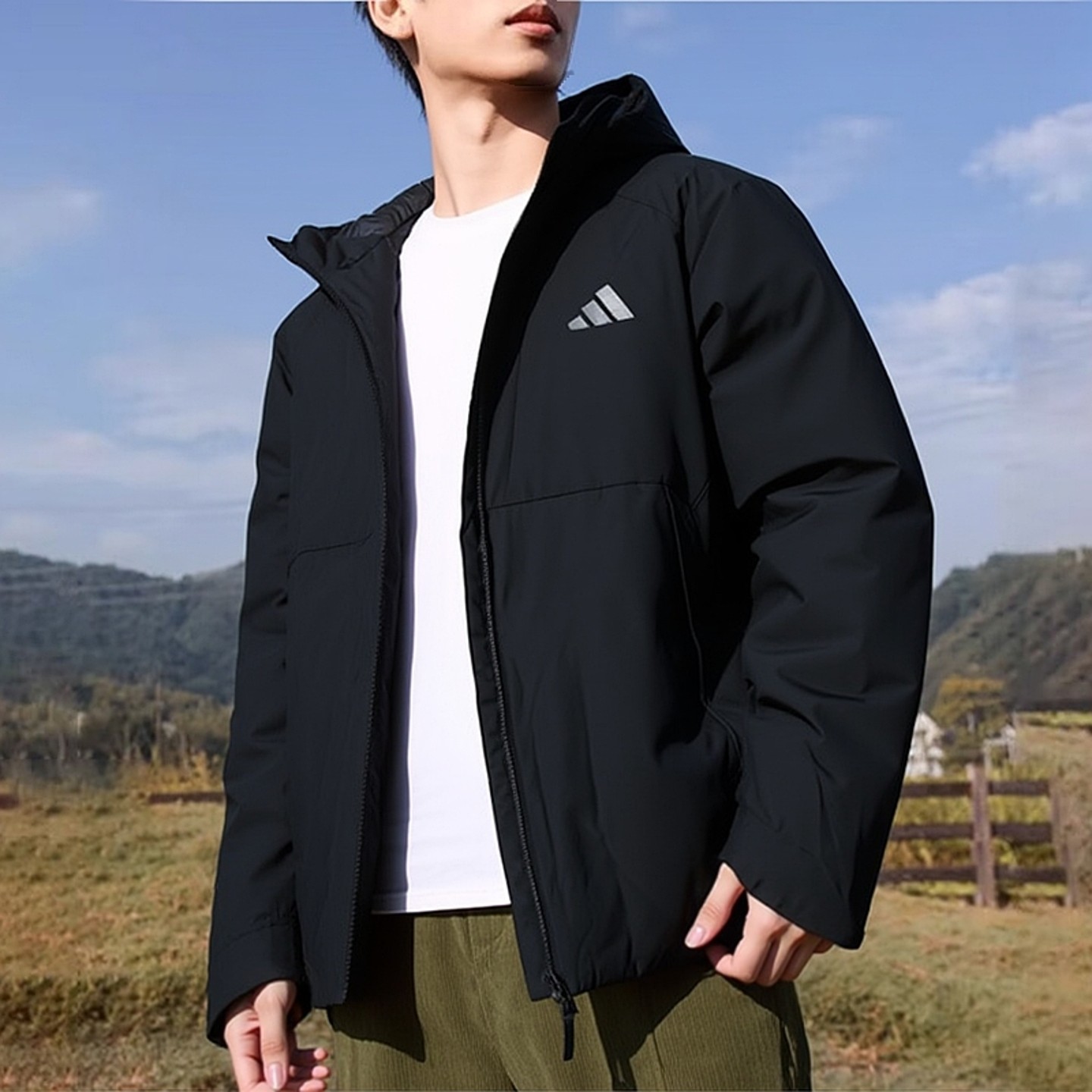 阿迪达斯羽绒服男冬季新款宽松户外拒水鸭绒600蓬防风连帽厚外套