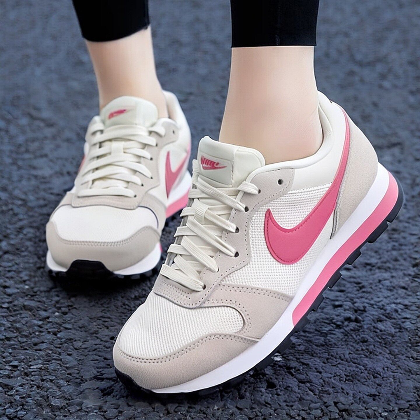 NIKE耐克女鞋复古运动鞋春季新款潮流百搭小白鞋粉钩休闲鞋跑步鞋