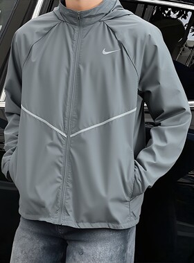 NIKE耐克夏季新款防晒服男士薄款外套梭织连帽夹克跑步运动服上衣