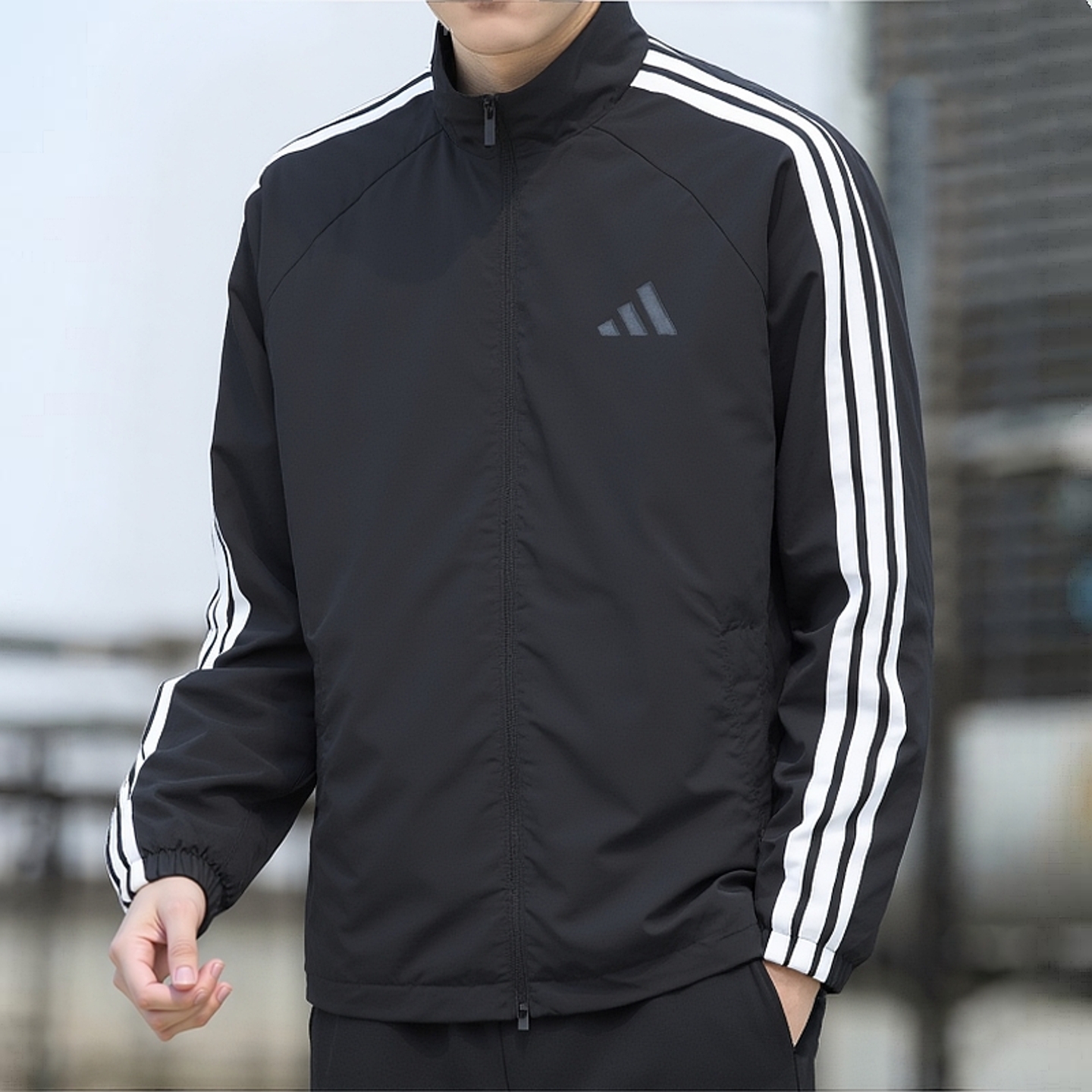 阿迪达斯男子外套插肩袖运动服休闲风衣立领时尚三条纹梭织夹克