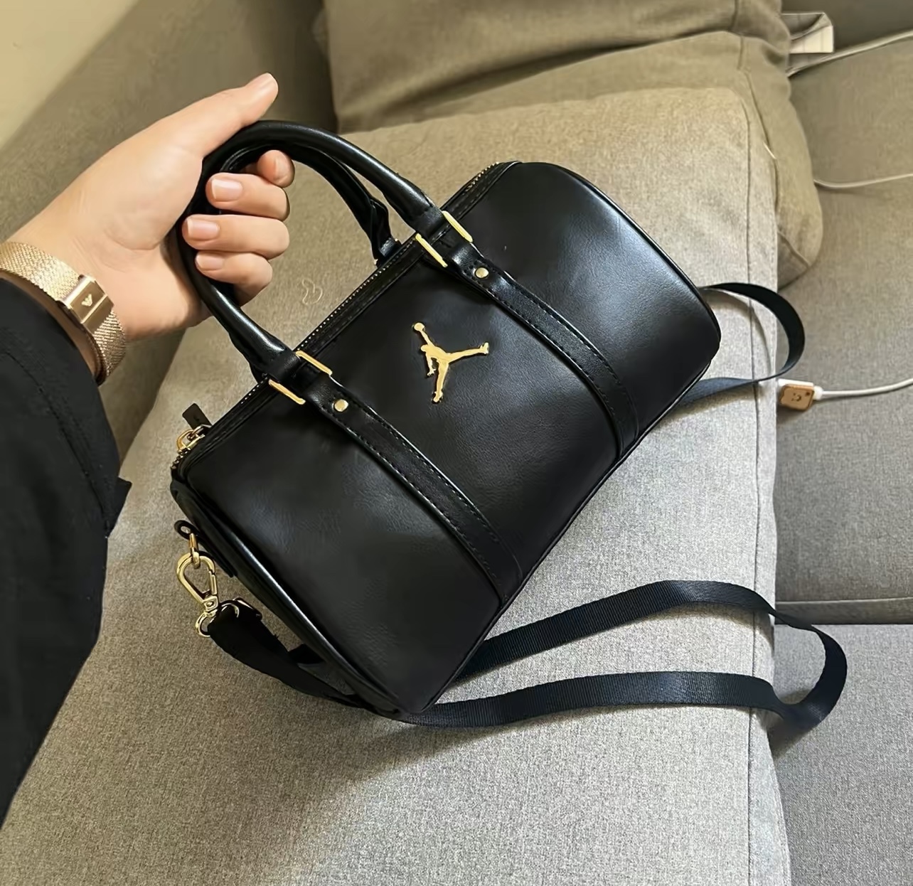 Jordan单肩包斜挎包波士顿桶包皮革AJ女士皮革金标包JD2143022T