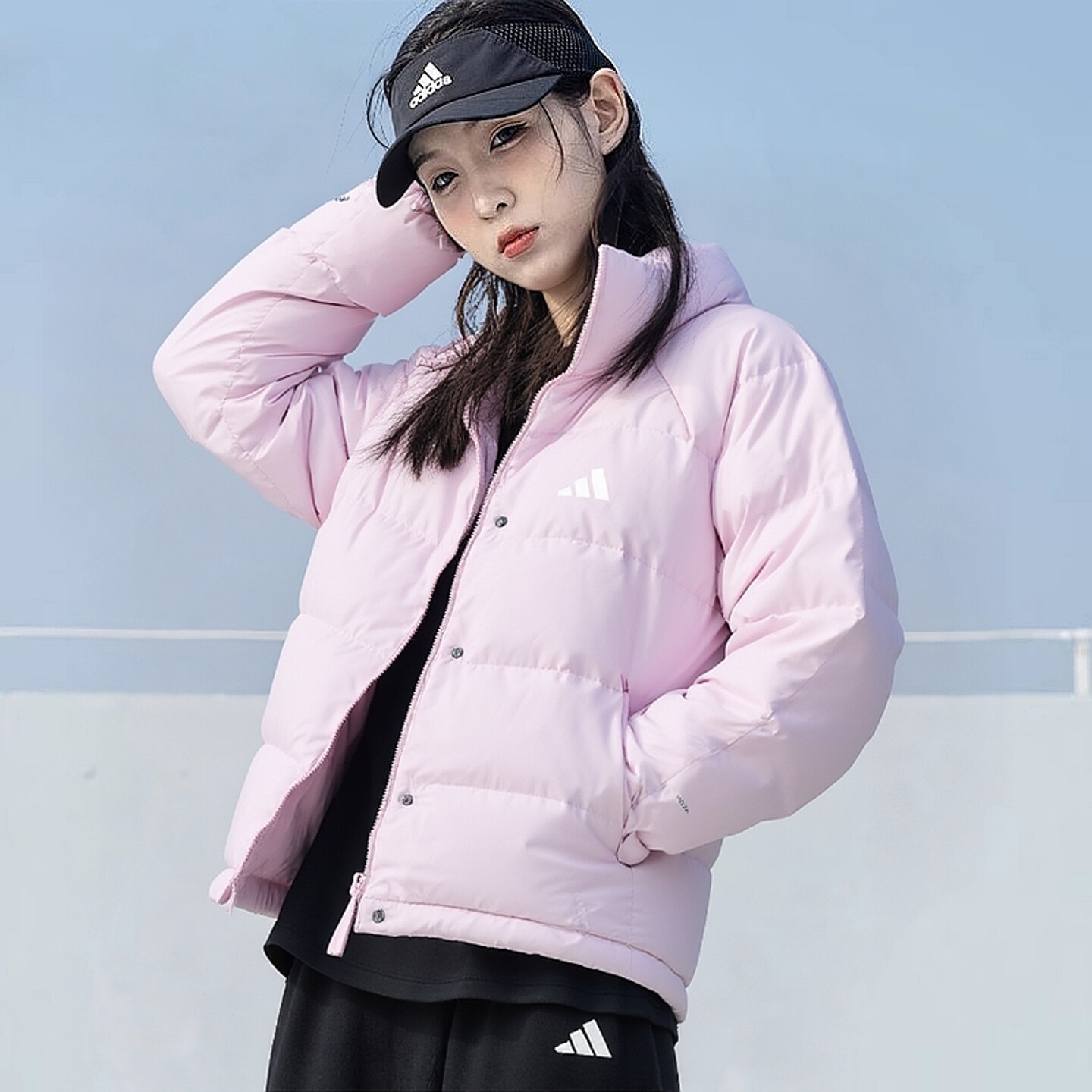 阿迪达斯粉色羽绒服女冬季新款短款美式韩版拒水立领加厚面包服