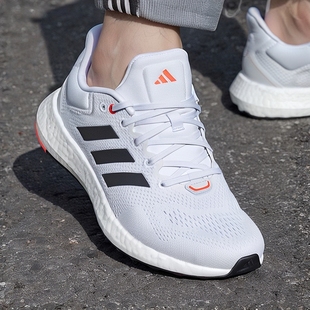 阿迪达斯男鞋新款缓震耐磨回弹慢跑训练白色运动鞋BOOST跑步鞋男