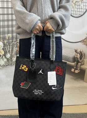 腋下包大容量单肩包健身包Nike