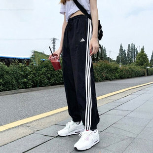 阿迪达斯薄款裤子女夏季新款宽松梭织透气运动三条杠美式快干长裤