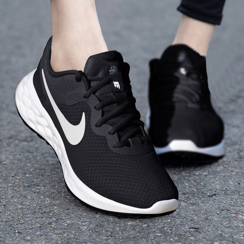 Nike耐克网面透气跑步鞋