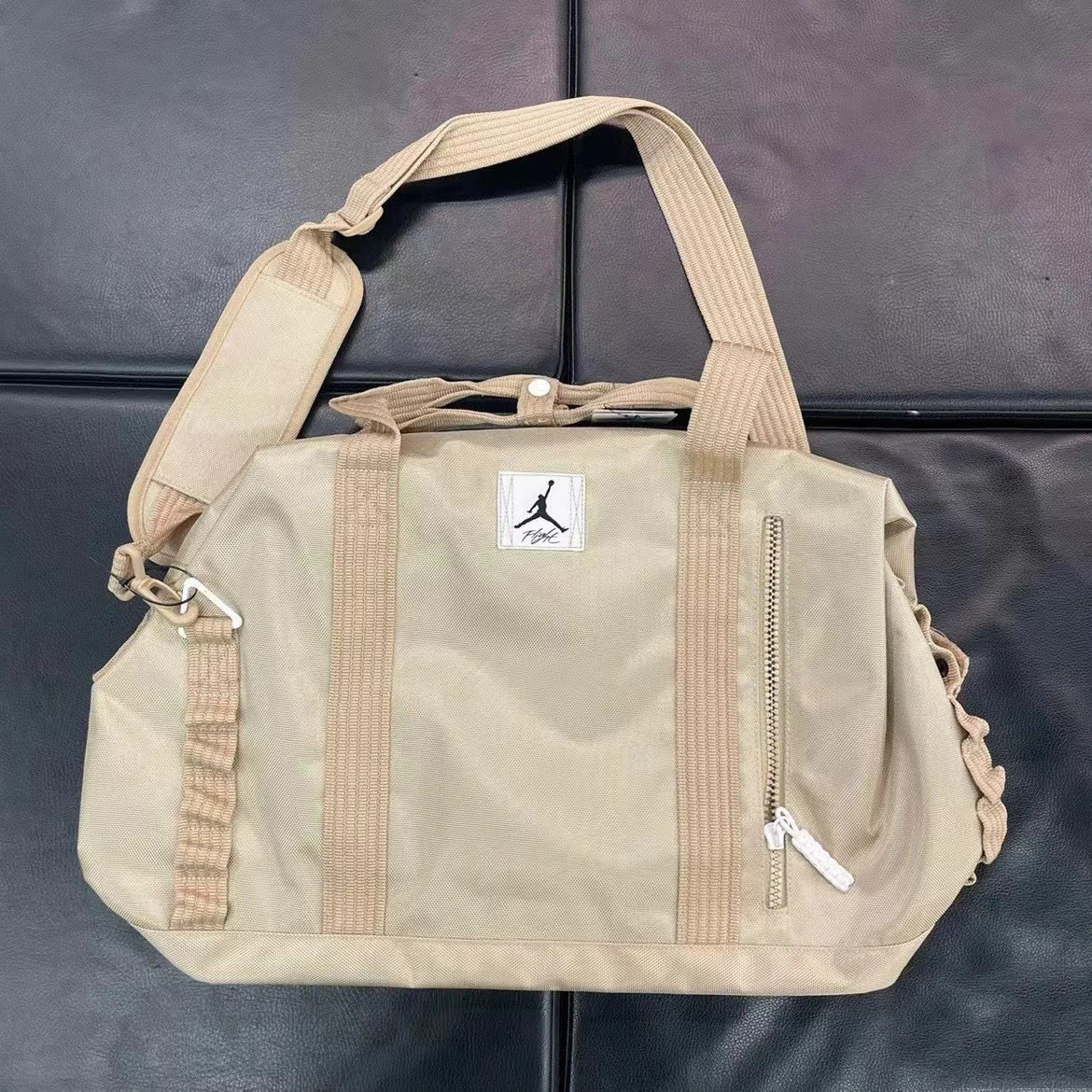 耐克健身包Jordan单肩包大容量训练包aj收纳卡其色男运动包斜挎包,运动包/户外包/配件,单肩背包,淘宝优惠券,粉丝福利购,淘宝优惠卷