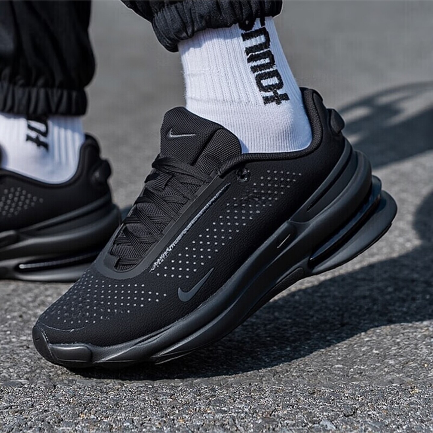 nike耐克鞋子air zoom气垫跑步鞋厚底运动鞋新款黑武士男鞋ib2746