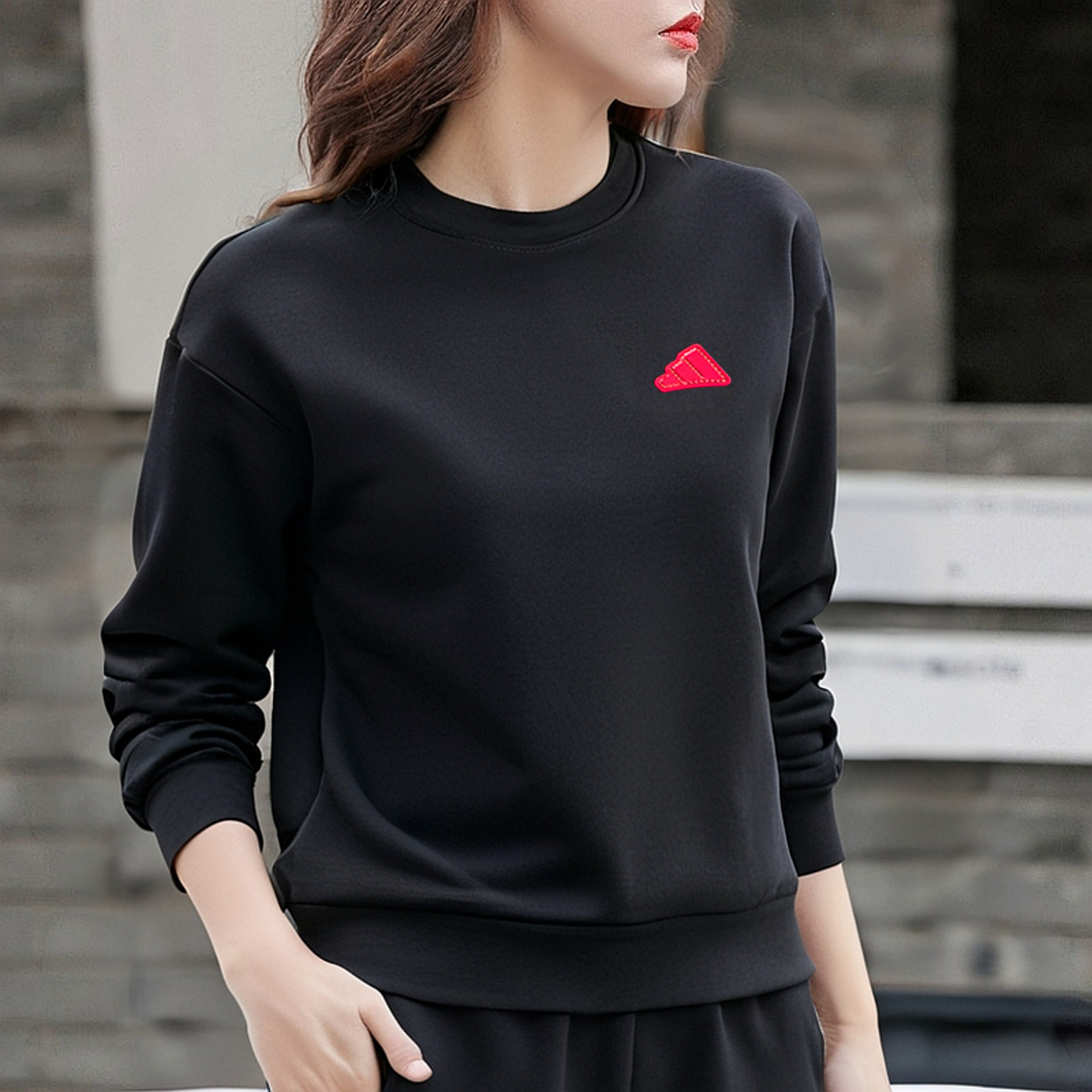 阿迪达斯卫衣女秋季新款简约圆领运动服宽松黑色外套美式套头衫