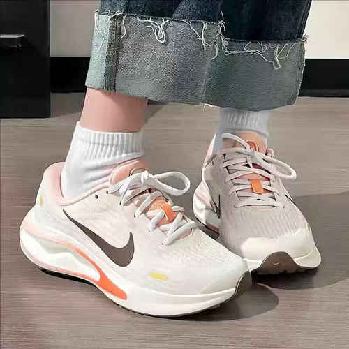 Nike耐克女鞋浅色户外训练正品运动鞋缓震网面鞋跑步鞋透气休闲鞋