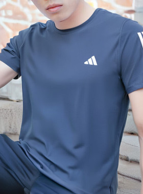 阿迪达斯速干透气短袖男跑步健身训练运动服薄款冰丝蓝色休闲T恤